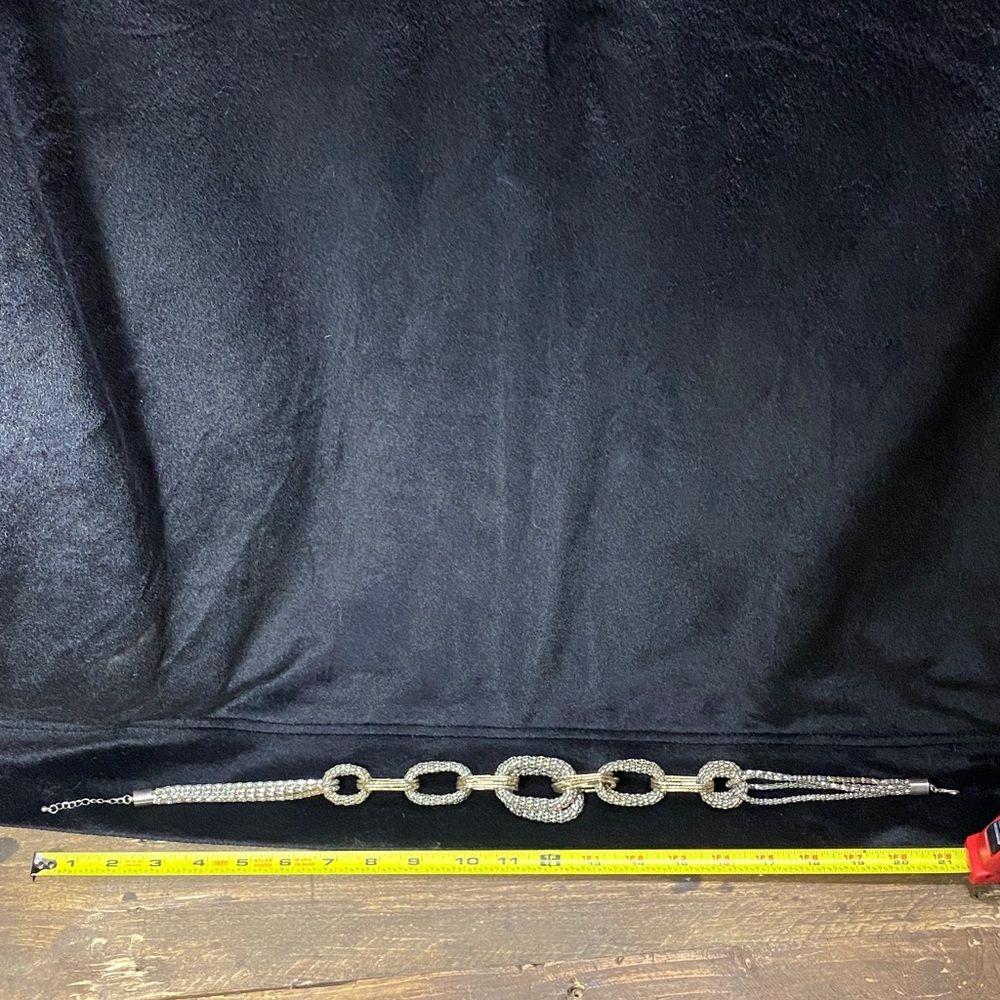 Chic Two-Tone Necklace With Interlocking Design - image 7